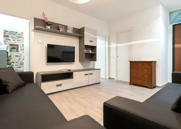 Daniel House * Bellano