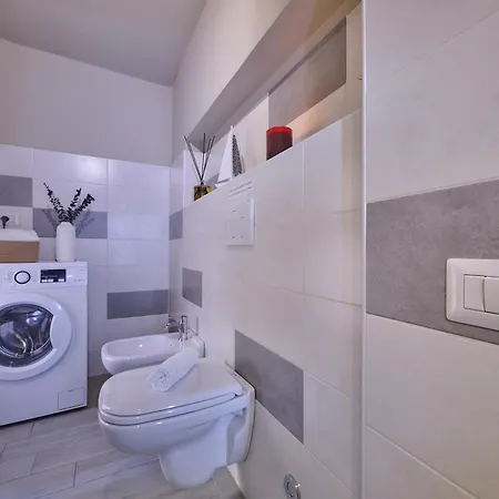 Daniel House Apartment *