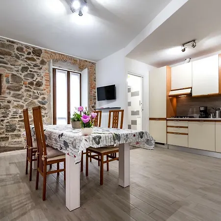 Daniel House Appartement *
