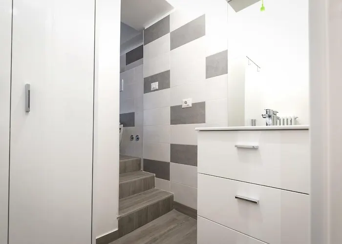 Daniel House * Bellano