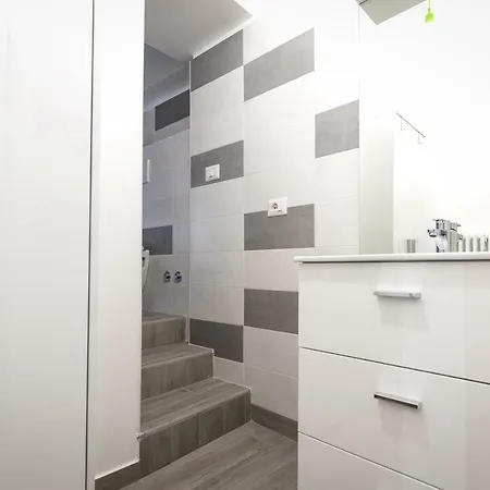 Daniel House * 贝拉诺